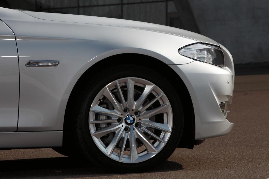  BMW 5-Series 2010 года  (фото 75 из 117)